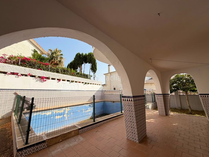 Foto d9bb2e1d-6468-46a6-b778-caade5e26597. Casa amb xemeneia calefacció aparcament piscina a Caleta de Velez