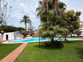 Maison jumelée à Viña Málaga. En venta adosado en torre del mar