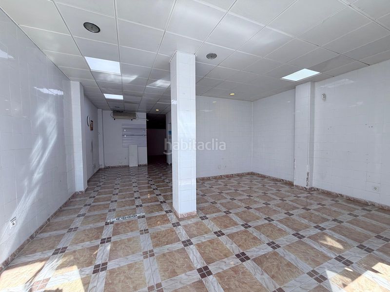 Foto c952ca8c-0d9b-4a68-a535-9360a0f4e44d. Business premise in Hispanidad - Vivar Téllez Vélez - Málaga
