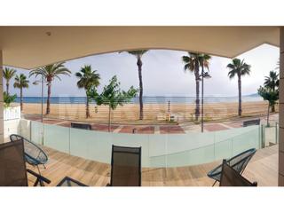 Chalet in Playa Grande-Castellar. Exclusivo chalet en primera linea de mar playa grande  ref. 1104