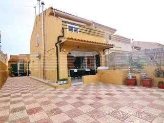 Semi detached house in Bahia. Duplex en parcela de 222m en via axial