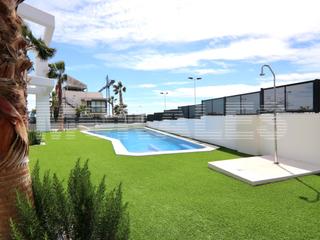 Apartment in El Alamillo. Apartamento en residencial con piscina en alamillo