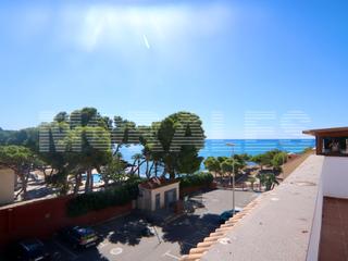 Haus in Los Puertos. Trípex en isla plana a 50 m de la playa