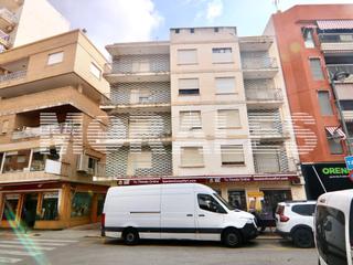 Edifici a Pescadores. Edificio junto paseo maritimo