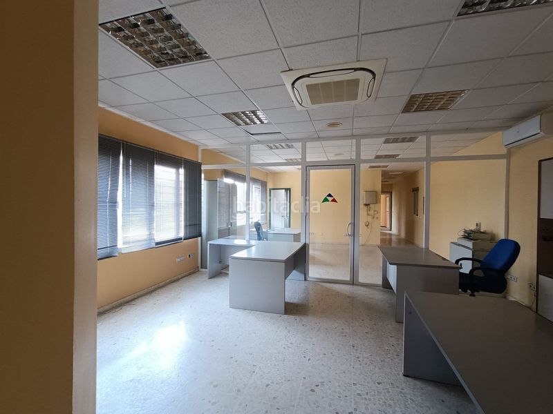 Foto 01acd513-8fc3-43c3-b8bd-33f2c64f276a. Rent industrial building in carretera sevilla-cádiz 556 in Dos Hermanas