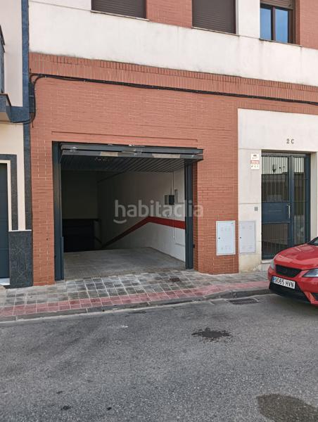 Foto f41ac437-3254-41d6-86d8-b4424d7e13f3. Parking coche 7 garajes en venta en calle la habana en Dos Hermanas