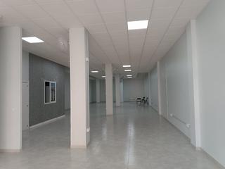 Local Comercial en N/a. Local en venta en calle amancio renes
