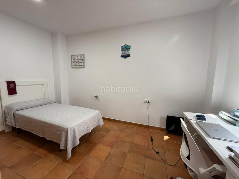 Foto e7efaad3-bcec-4a1d-a99c-b9fd704d25bc. Casa adosada en calle cartagenera 28 casa unifamiliar en zona avda. españa en Dos Hermanas