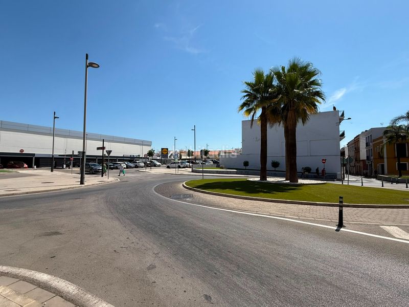 Foto 243bde23-2cb0-4a70-a1a5-9319d60dcf6f. Lloguer local comercial a calle isaac peral 1 a El Arenal - La Pólvora Dos Hermanas