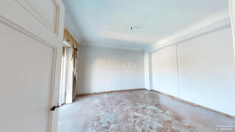 Foto b4059758-8f4e-47a0-a9ef-97a54c93cc0e. Pis amb aparcament a Arenal - Museo Sevilla