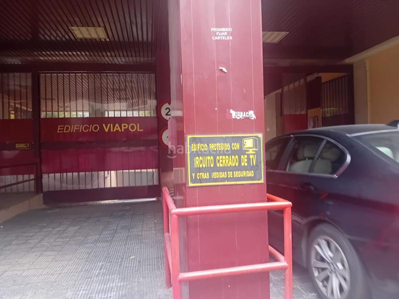 Foto 192055b7-ebb9-4f51-8bee-05a3fc831877. Aparcament cotxe a La Buhaira Sevilla