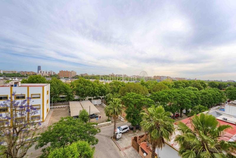 Foto afdd152c-39dd-471c-85b7-95ce14b79d9f. Piso  en venta en Los Remedios, 3 dormitorios. en Sevilla