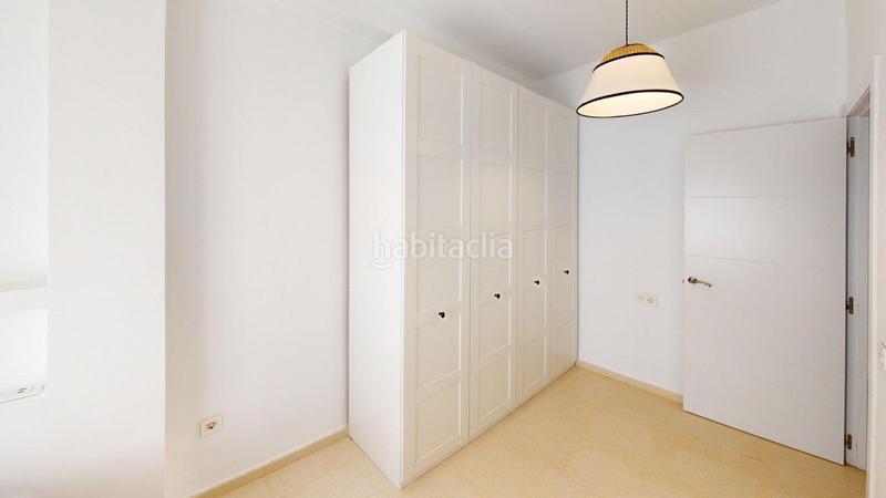 Foto c7cf82a7-4ab1-4cf1-83a2-491660834e93. Piso  en venta en Los Remedios, 3 dormitorios. en Sevilla