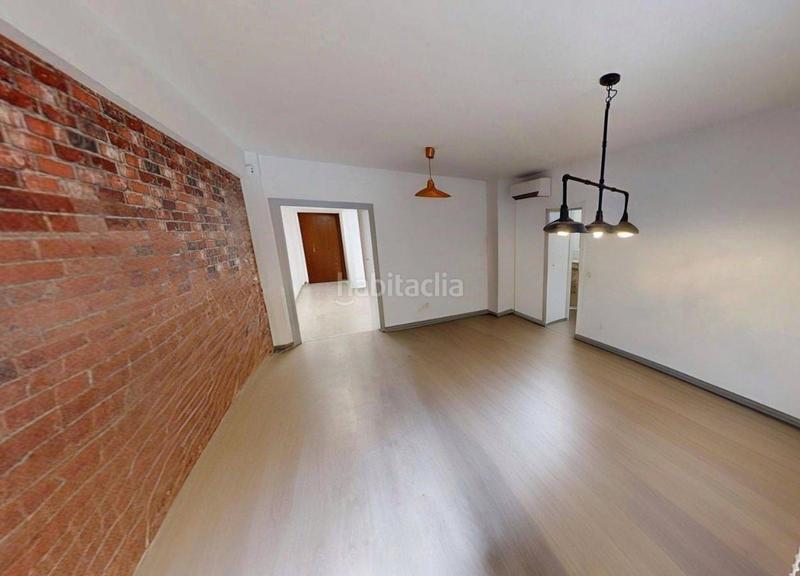 Foto f76bcb9d-77e9-4d51-853e-693cee1f1ef9. Pis amb calefacció piscina a El Porvenir Sevilla