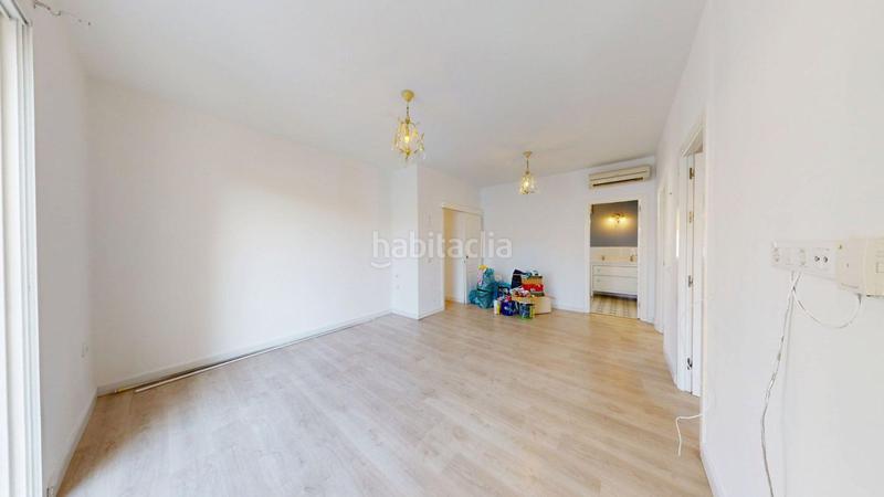 Foto decf28bf-78ff-48a6-982d-437f362a7af8. Alquiler piso  en alquiler en Los Remedios, 3 dormitorios. en Sevilla