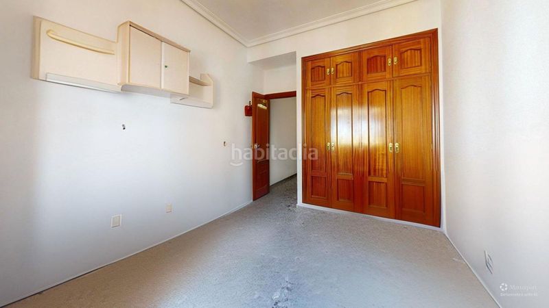 Foto ee070343-aeb3-4b58-a9d5-80f7f6c5b320. Pis amb aparcament a Los Remedios Sevilla