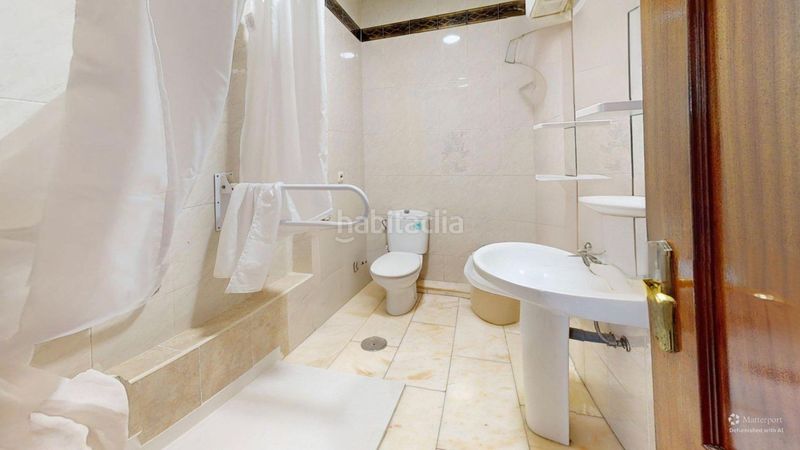 Foto f5e30fe9-1354-47ac-8208-3876ea8342f1. Pis amb aparcament a Los Remedios Sevilla