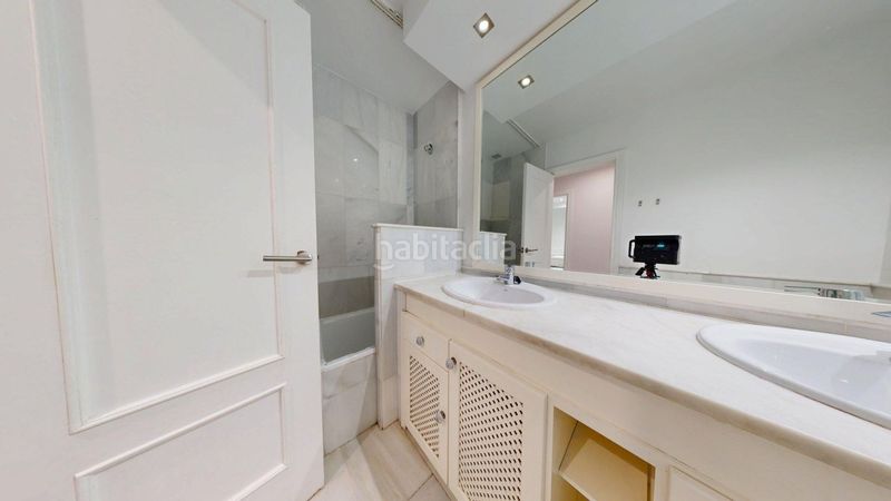Foto 58a8b987-879c-4fe1-9998-e5e4be86343f. Alquiler chalet  en alquiler en simón verde, 5 dormitorios. en Mairena del Aljarafe