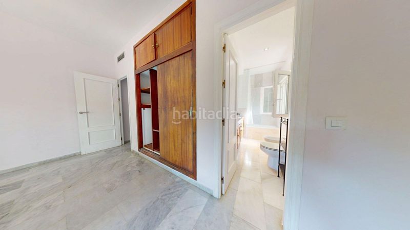 Foto f94a61bb-51bc-4b40-bc04-df151604b9d7. Alquiler chalet  en alquiler en simón verde, 5 dormitorios. en Mairena del Aljarafe