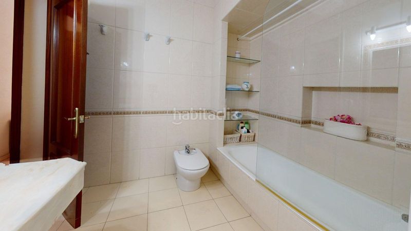 Foto bfeeaa8e-29bd-489a-b84c-8fb113998527. Pis amb aparcament a Los Remedios Sevilla