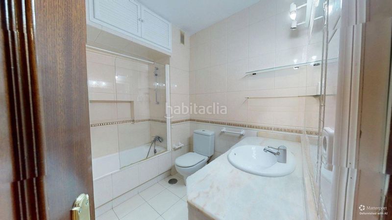 Foto eb7fc92c-d9bb-4823-b606-cb40a1ba815b. Pis amb aparcament a Los Remedios Sevilla