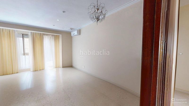 Foto f2f4ba26-f2aa-4048-9db8-0c3fb22b4d45. Pis amb aparcament a Los Remedios Sevilla