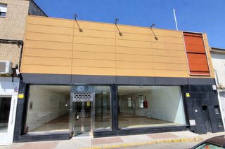 Lloguer Local Comercial  El malecon. Local en alquiler en centro.