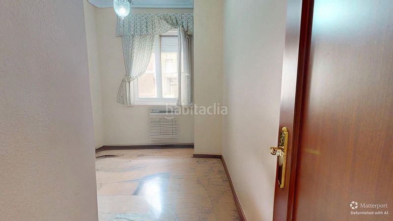 Foto b3f7c2fe-98c7-4a05-b3b9-fcce0f943dd1. Pis amb calefacció aparcament a Los Remedios Sevilla
