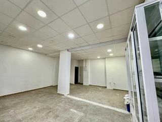Lloguer Local Comercial  Calle amancio renes. Local en carlos i