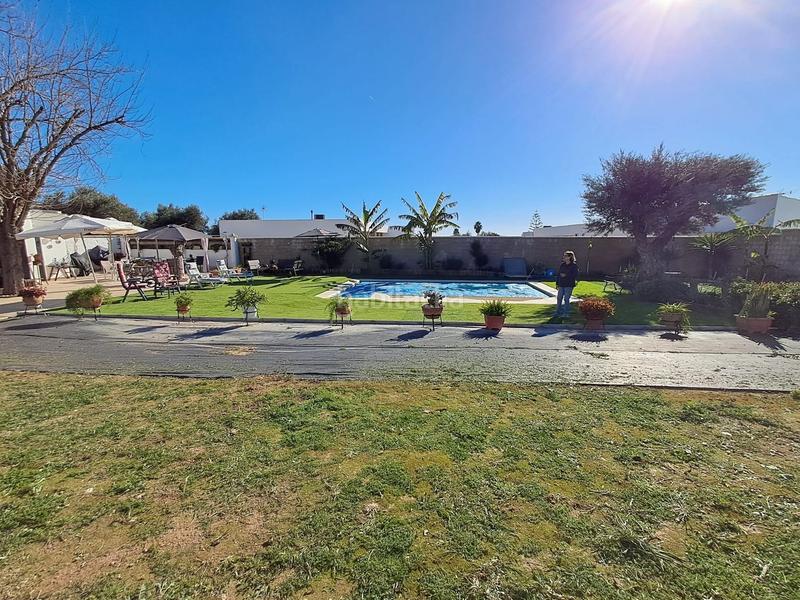 Foto 97860afb-dfd0-45be-9f26-594cc3fa2933. Chalet with pool in Entrenúcleos Dos Hermanas