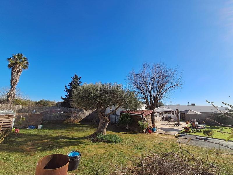 Foto 0c1e8708-1832-4663-9cbe-fc35410c9656. Chalet avec piscine dans Entrenúcleos Dos Hermanas