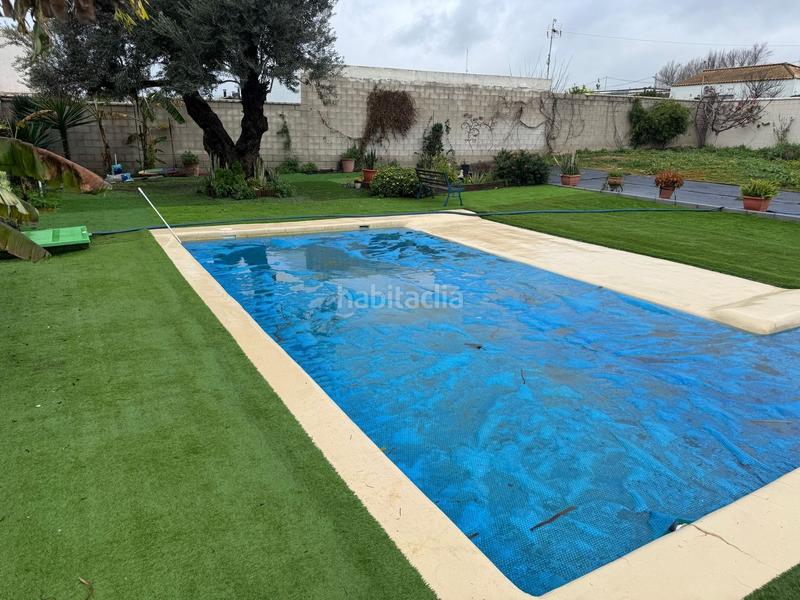 Foto ee13aed4-4f73-4924-847c-add91bf026b6. Chalet avec piscine dans Entrenúcleos Dos Hermanas