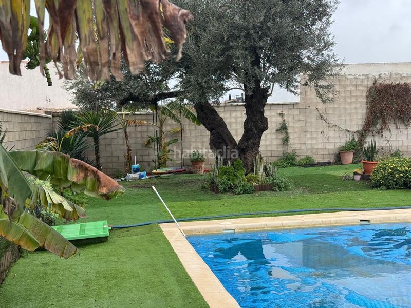 Foto 2a0f0889-2114-47aa-b921-3c768a47f580. Xalet amb piscina a Entrenúcleos Dos Hermanas