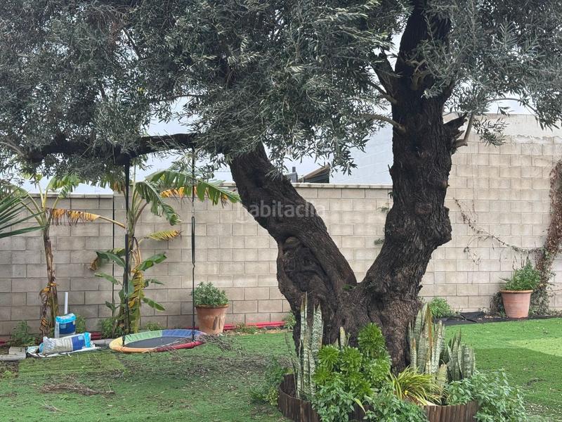 Foto 887f3377-eae5-44e1-94f7-4a41a1fd66b8. Xalet amb piscina a Entrenúcleos Dos Hermanas