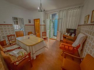 Maison jumelée à Centro - Doña Mercedes. Casa en av. reyes católicos