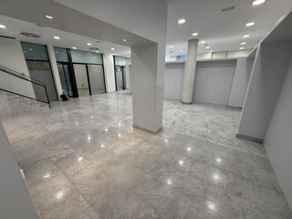 Rent Building in El Arenal - La Pólvora. Alquiler de magnifico edificio en el centro de dos hermanas