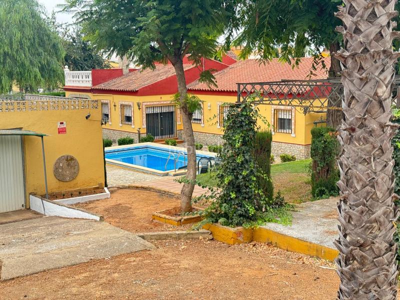 Foto 286c544e-6900-4cdd-8d60-99922713ff1e. Xalet amb calefacció aparcament piscina a Oromana Alcalá de Guadaira