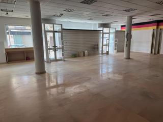 Lloguer Local Comercial  Calle del cristo de la veracruz. Amplio local comercial en pleno centro