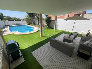 Country house  Urbanizacion de viña chica. Magnífico chalet en urbanización las viñas