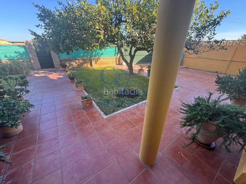Foto 579e713e-b8ee-428b-ad34-ed61b8ea7ef0. Masia amb calefacció aparcament piscina a La Hacienda - Nueva Andalucía Dos Hermanas