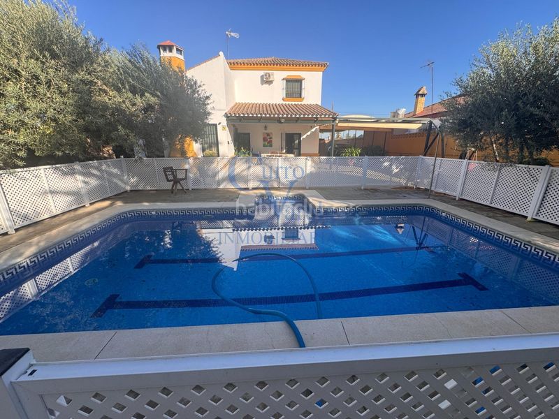 Foto e426914a-ba5f-44ea-869b-3500b539d1c1. Masia amb calefacció aparcament piscina a La Hacienda - Nueva Andalucía Dos Hermanas