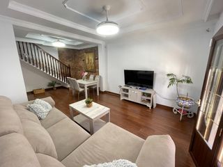 Casa a Calle calle burgos 11. Magnífica casa con bar en venta en calle burgos