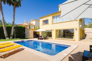 Casa en Garduix 17d. Large villa with private pool in great location