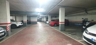 Autoparkplatz in Centre-Eixample-Can Llobet. Plaza de parking en barberà del vallès