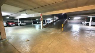 Aparcament cotxe a Gràcia. Plaza de parking en la creu de barberà