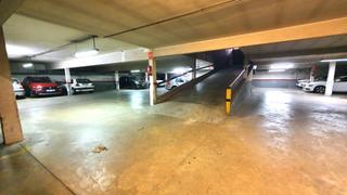 Aparcament cotxe a Gràcia. Plaza de parking en la creu de barberà