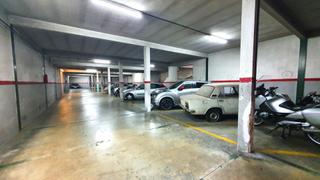 Aparcament cotxe a Gràcia. Plaza de parking en la creu de barberà