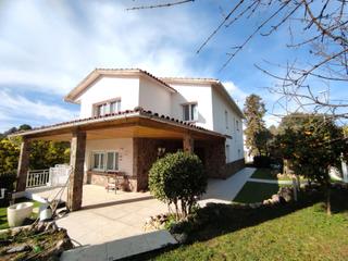 Chalet in Can Font-Ca n'Avellaneda. Torre con piscina en can font, castellar del valls