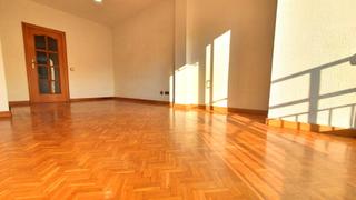 Pis a Concòrdia. Piso de 4 habitaciones, ascensor y balcón en la concordia