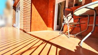 Casa en Eixample. Casa con garaje y terraza en eixample